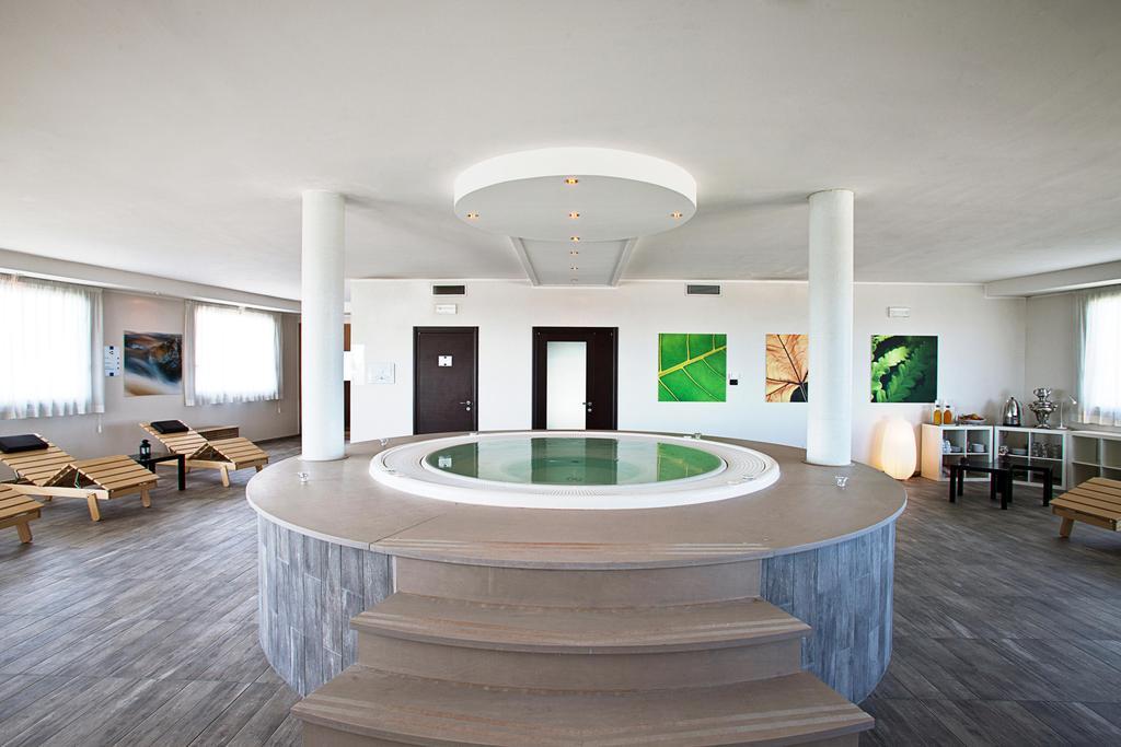 Hotel Fiera Rimini Buitenkant foto